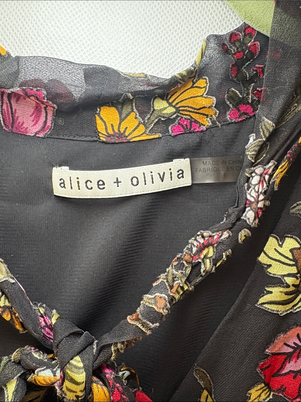 Alice + Olivia Silk Blend Floral Ruffle Mini Dress Black Tie Neck Size 6 - Picture 4 of 15